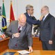 O Procurador-Geral da República, Augusto Aras,  cumprimenta Luciano Casaroti pelo cargo assumido