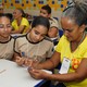 Na oficina de fotografia com o celular os adolescentes auxiliaram os idosos a manusear a câmera fotográfica