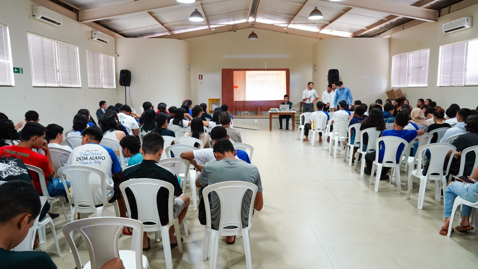 160 alunos do primeiro ano do ensino médio participaram da palestra