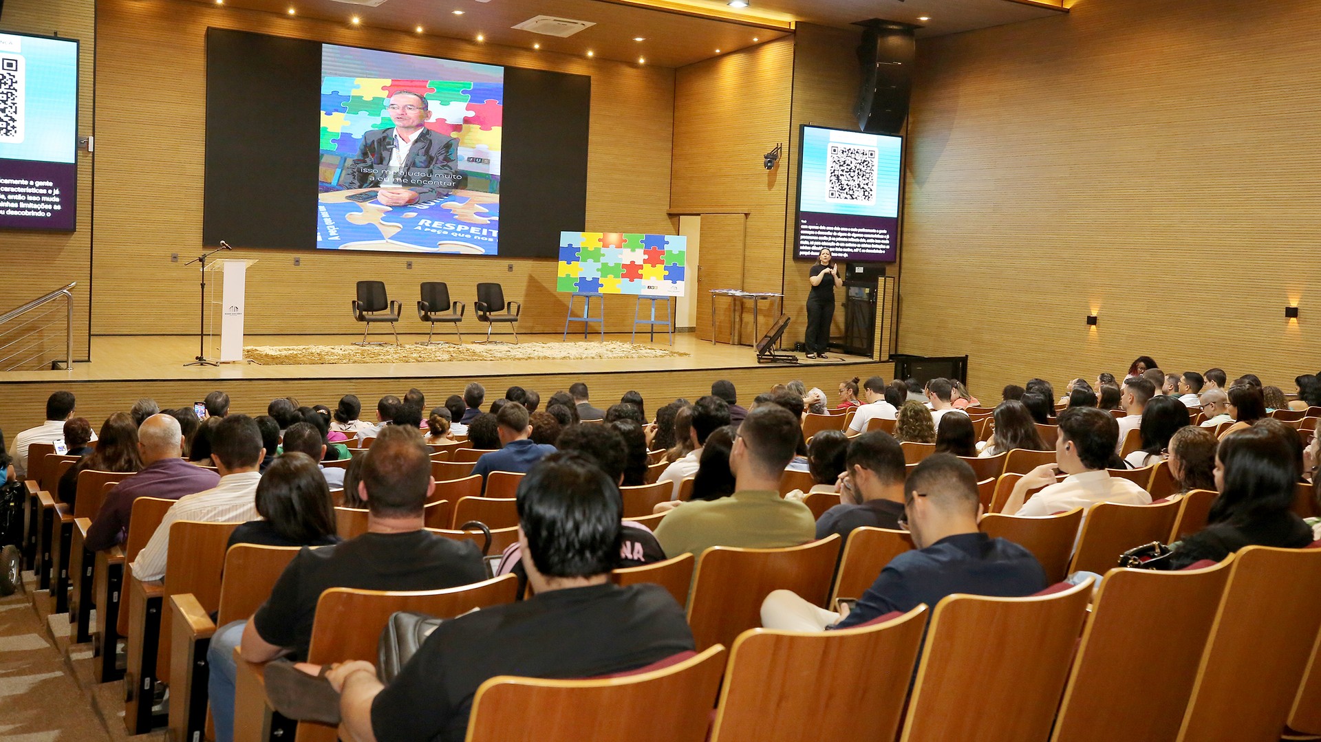 Evento trouxe debates sobre diagnóstico, terapias e evidências científicas relacionadas ao transtorno do espectro autista
