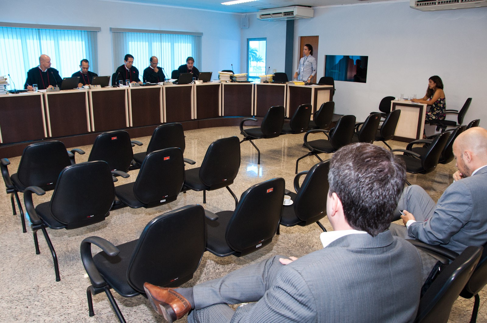                                                                                                                                             Duas sessões foram realizadas durante a manhã                                                                       