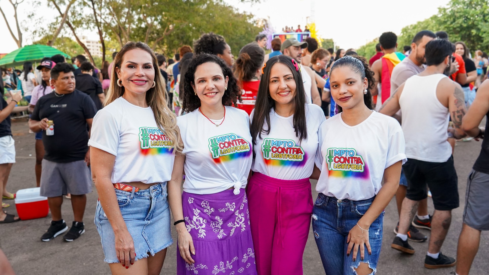 Equipe do Núcleo Maria da Penha, órgão técnico do MPTO, durante a 20ª Parada do orgulho LGBTI+ de Palmas