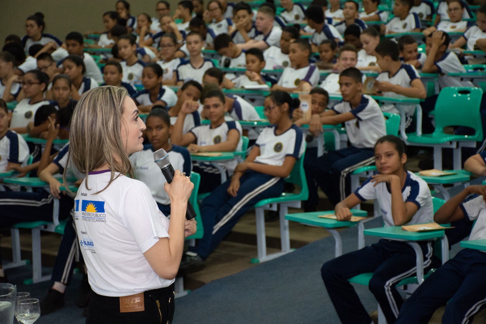 centenas de alunos acompanharam a palestra