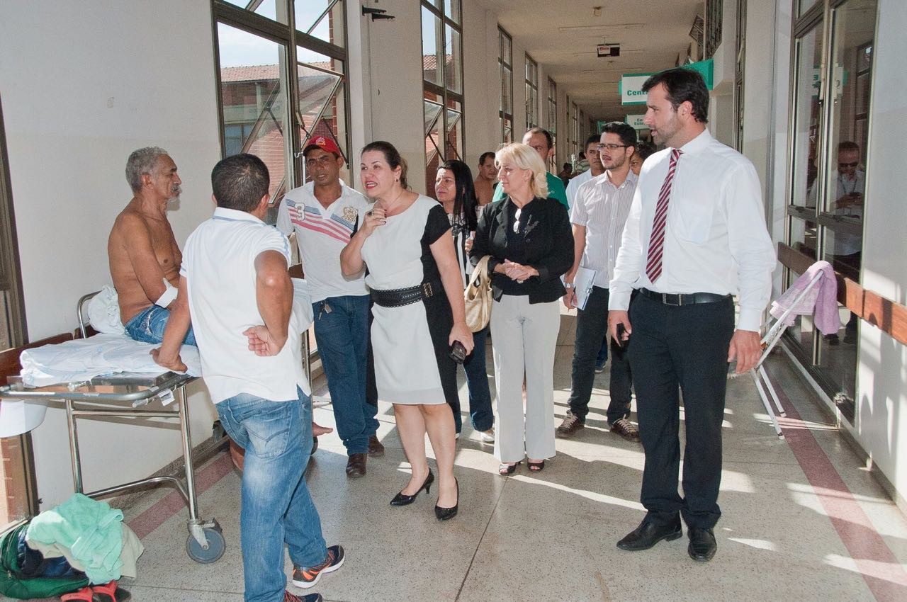 Faltam medicamentos, médicos e equipamentos