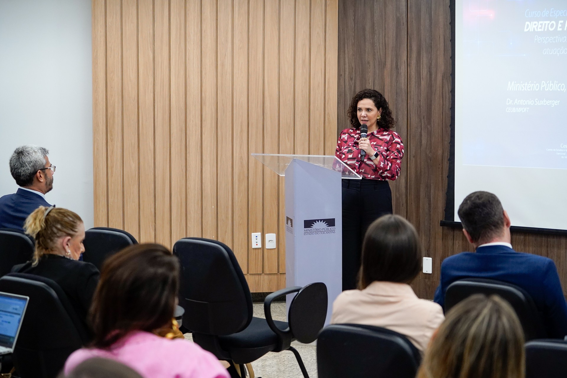 O curso de pós-graduação será coordenado pela promotora de Justiça do MPTO Munique Teixeira Vaz