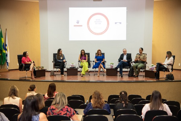 Participaram da mesa redonda representantes do Sistema de Justiça e Segurança Pública