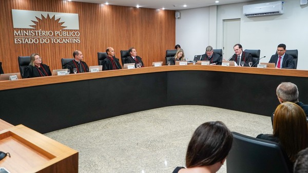 O diretor-geral do Cesaf-ESMP, Miguel Batista de Siqueira Filho, fala durante a sessão