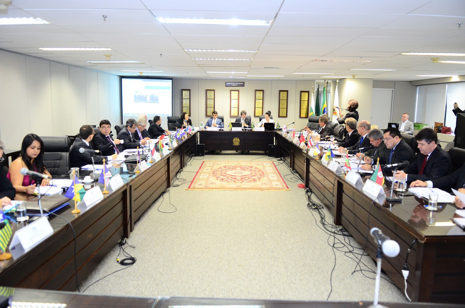 A reunião aconteceu nesta terça-feira, 22