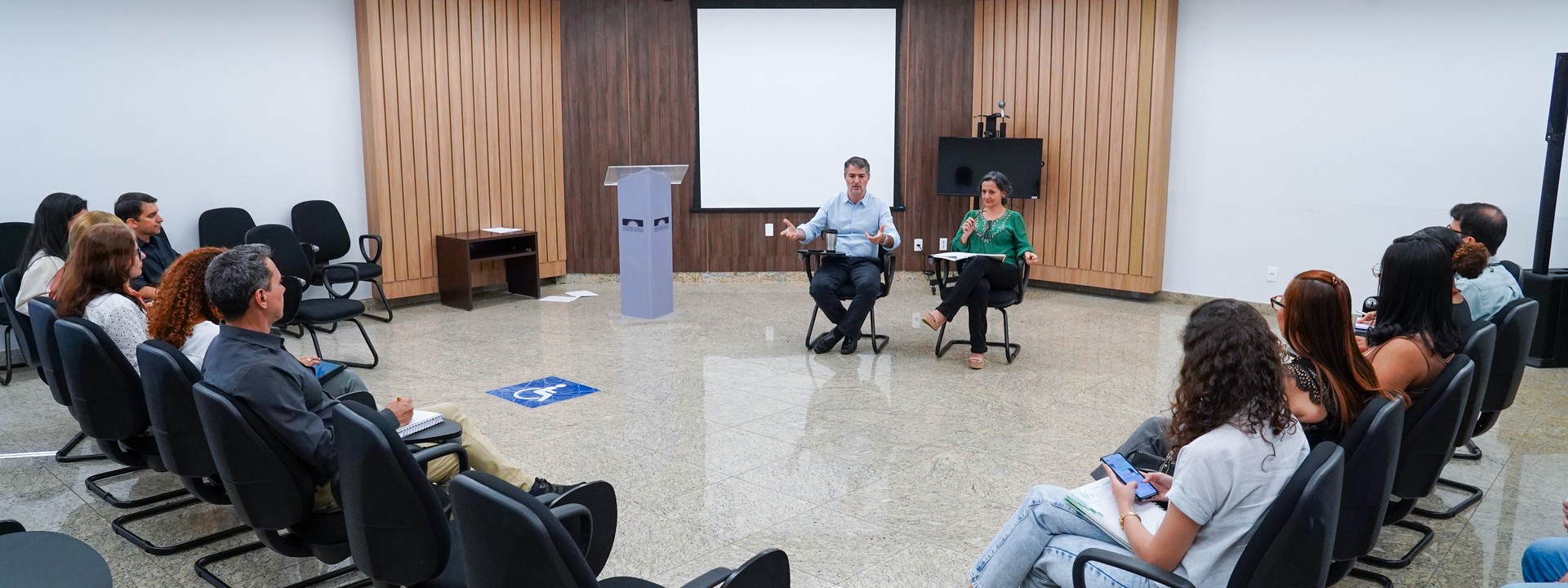 Reunião foi coordenada pelo promotor de Justiça Sidney Fiori Júnior, do Centro de Apoio Operacional da Infância, Juventude e Educação (Caopije)