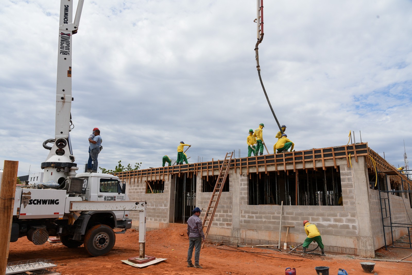 As obras do anexo devem ser entregue no final de outubro