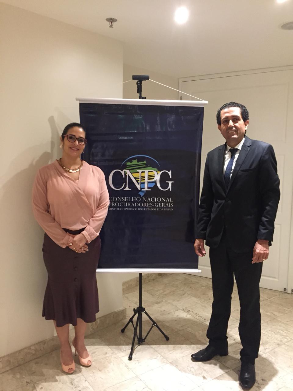 A promotora de Justiça Thais Cairo, assessora jurídica especial, acompanhou o PGJ durante reunião do CNPG