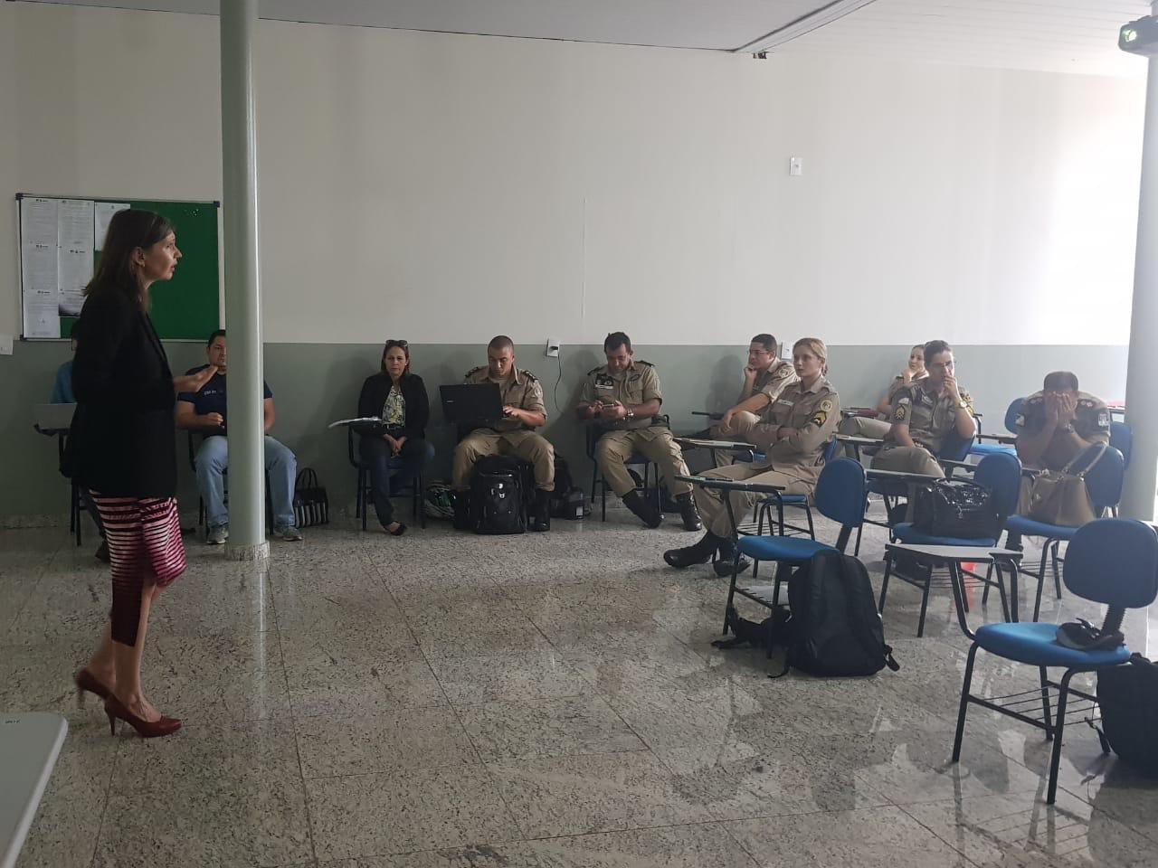 Promotora de Justiça Beatriz Regina ministrou o tema \"Atuação legal\"