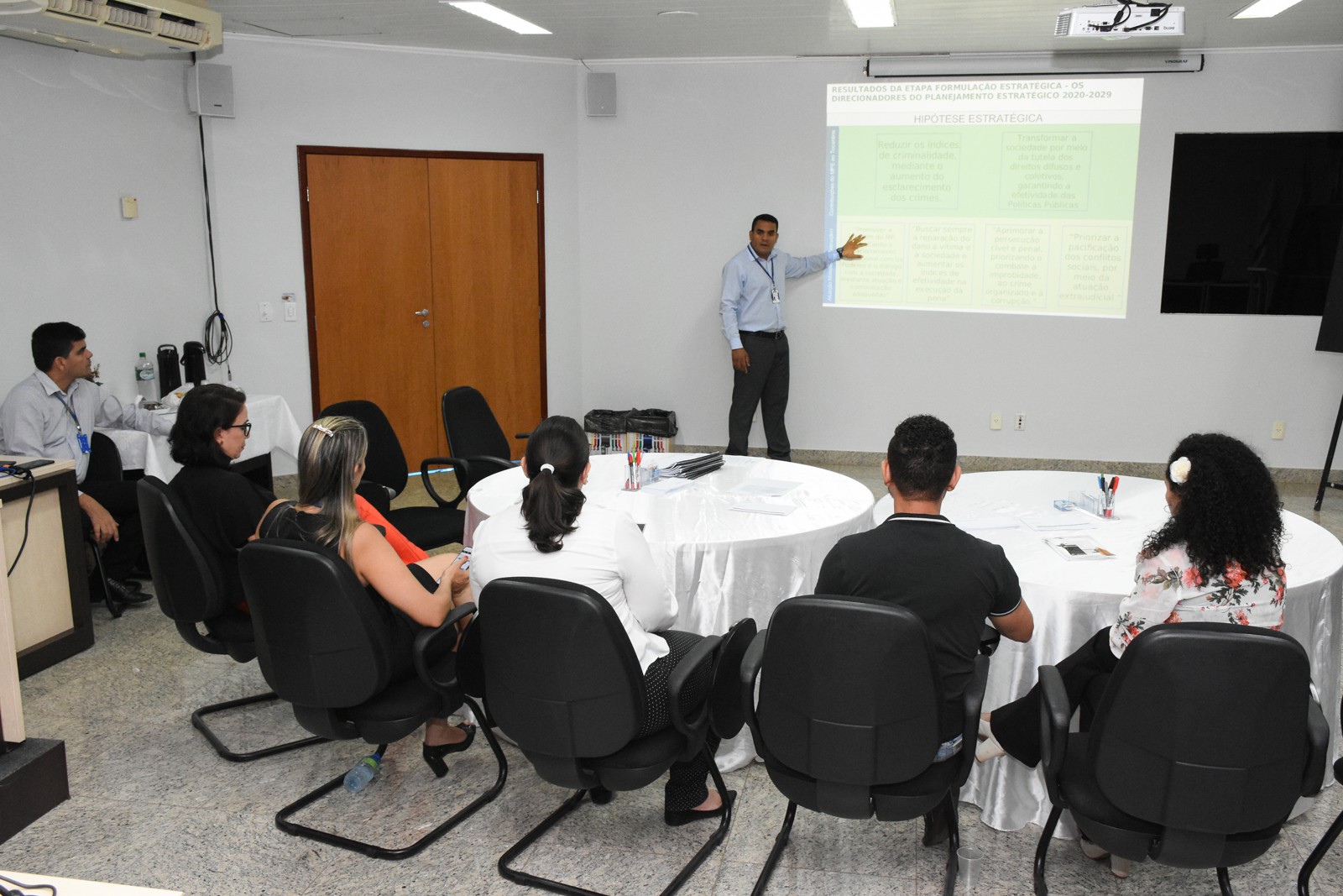 Registro da oficina realizada nesta quinta-feira, 16