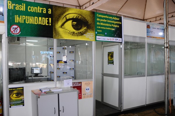 Estande do MPE faz referência à PEC 37