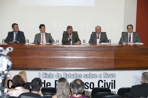 O evento prossegue até amanhã, 27