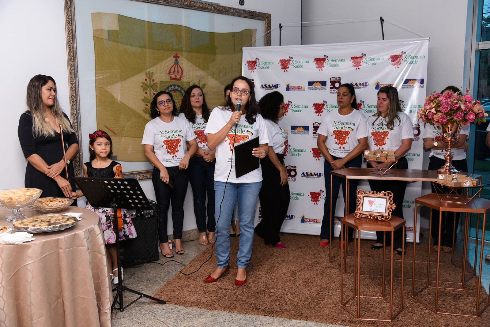 A chefe de gabinete, Cynthia Assis de Paula, na abertura da programação