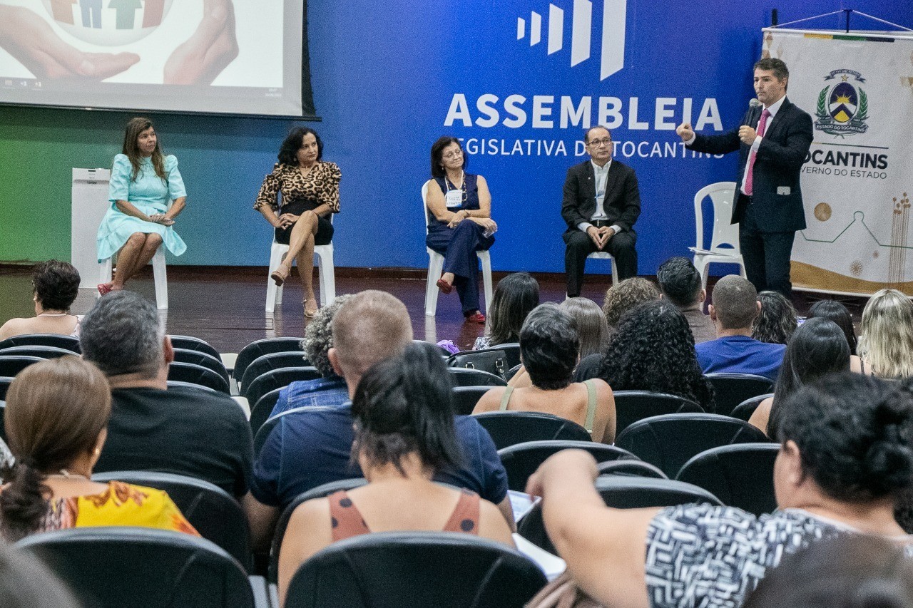 Promotor falou sobre o livro “Acolhimento Familiar – Ensaio sobre a Família Guardiã\"