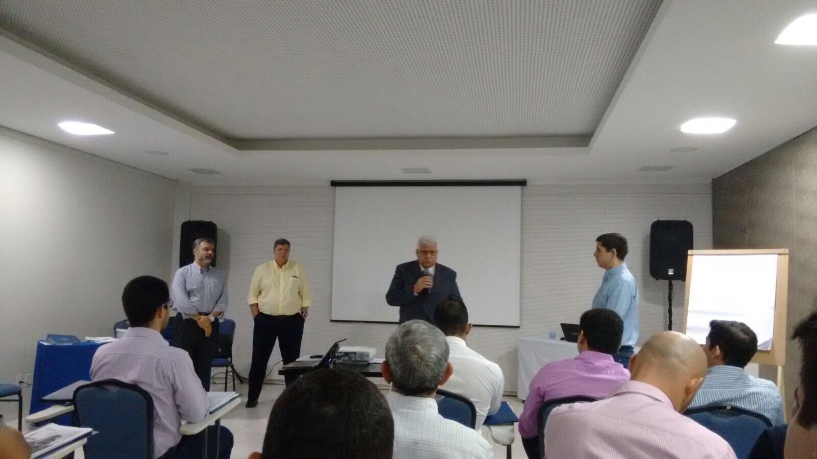 A capacitação foi promovida pela Superintendência de Proteção aos Direitos do Consumidor (Procon), em parceria com o Sindicato dos Distribuidores de Combustível (Sindcom). 