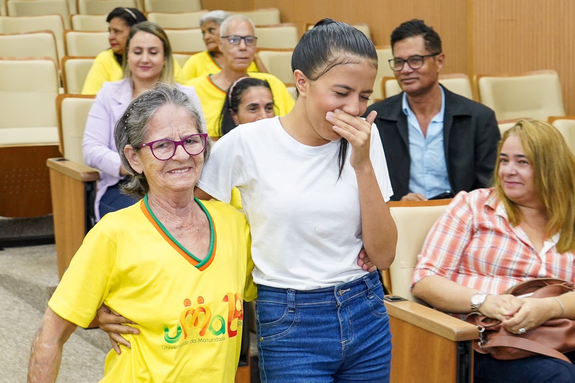 Primeira colocada se emociona ao ser anunciada.