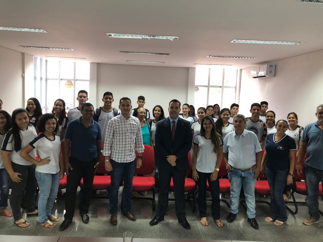 Palestra reuniu alunos do Ensino Médio e da EJA. 