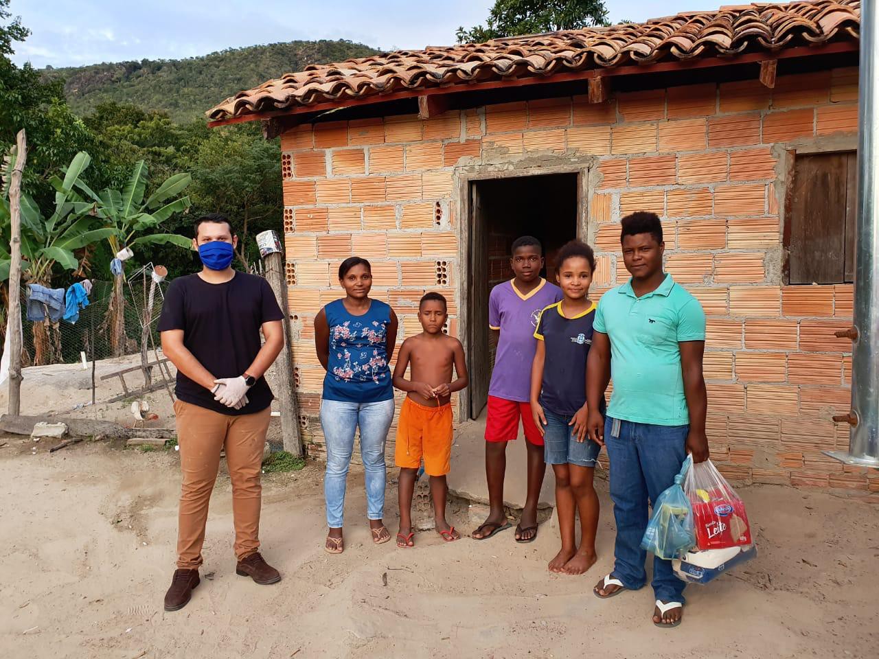 Em Natividade, as cestas foram entregues direto na comunidade