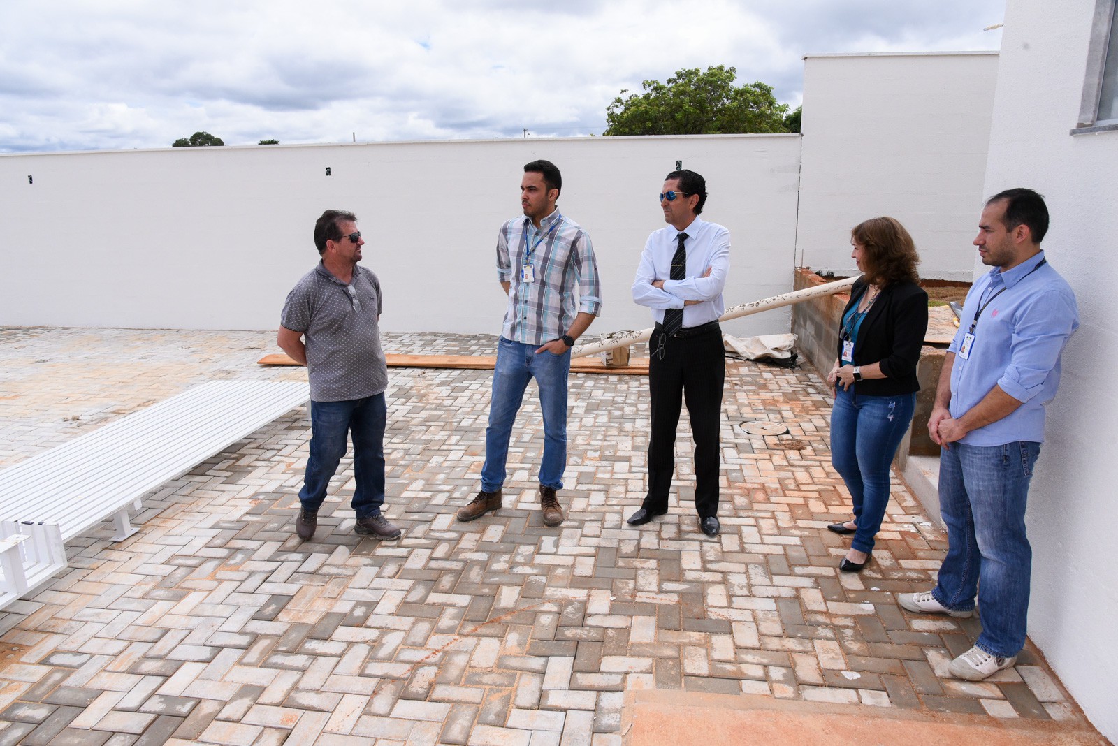 Estrutura vai abrigar veículos oficiais