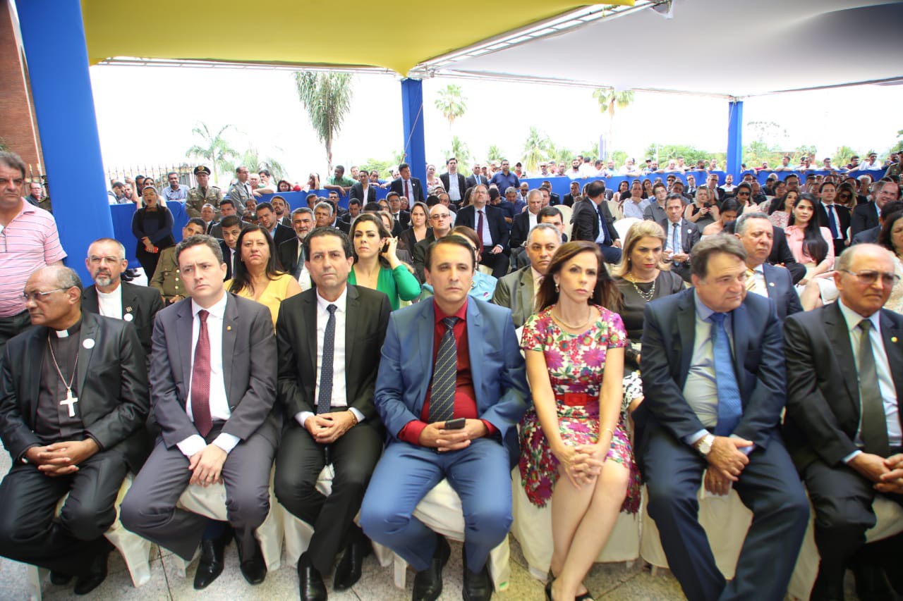 Autoridades durante pronunciamento do Governador