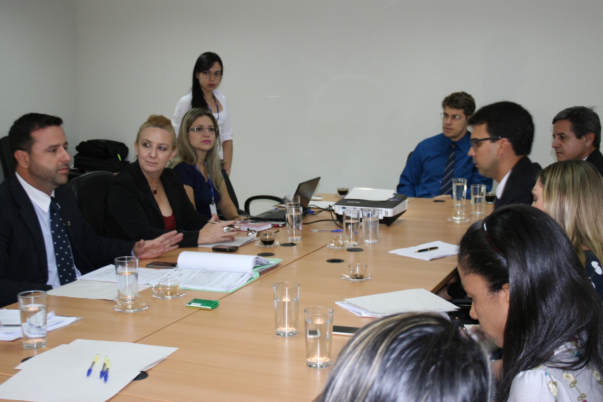 Autoridades reunidas em reunião no MPF