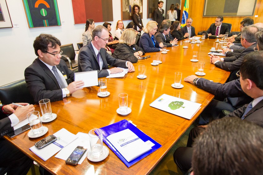 Deputado compromete-se com a agenda