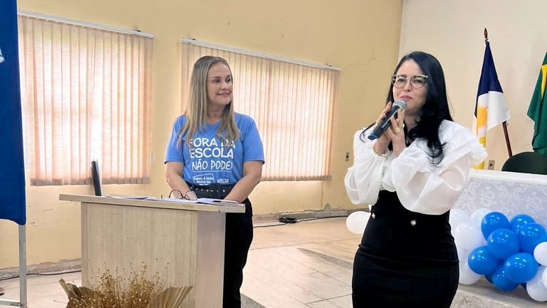 Promotora de Justiça Sterlane de Castro Ferreira, durante palestra em Miracema do Tocantins