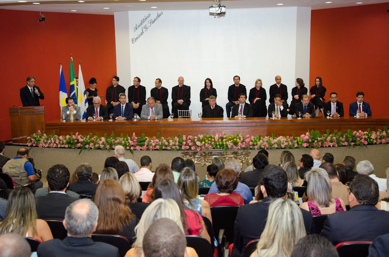 Auditório esteve repleto durante a solenidade
