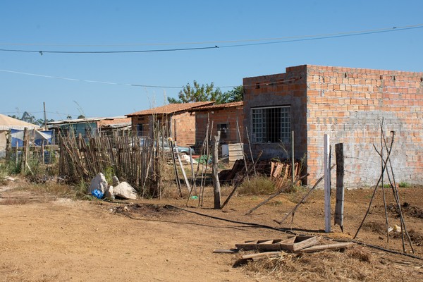 Casas construídas sobre o antigo lixão