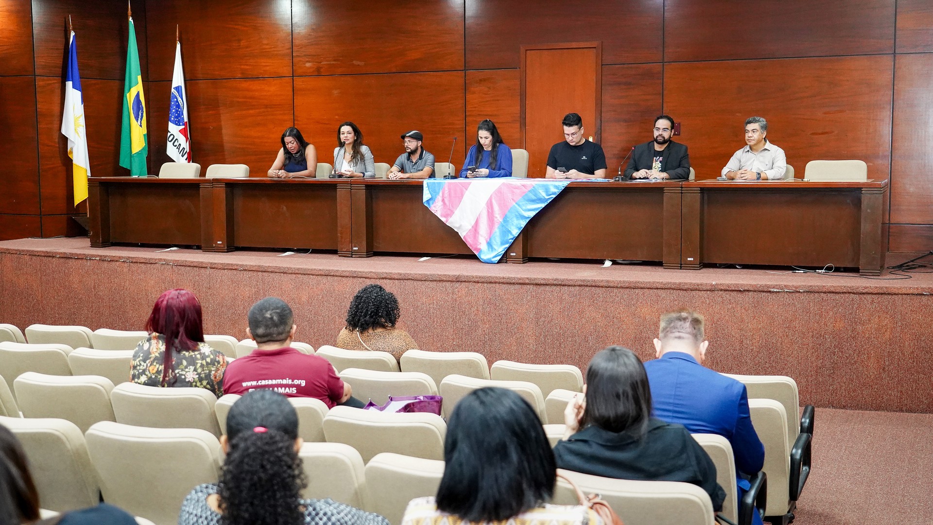 Promotora de Justiça Araína Cesárea aponta lacuna entre as políticas públicas existentes e a realidade do atendimento, defendendo a construção de soluções com base no diálogo