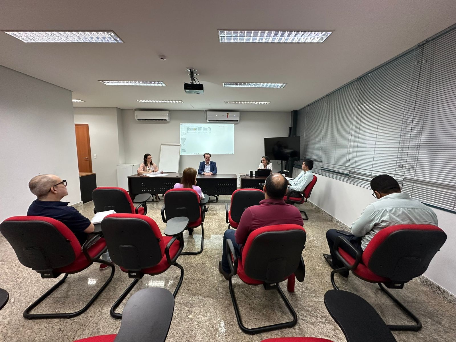 Na ocasião, a coordenadora pedagógica, Cleivane Peres dos Reis, apresentou o relatório das respostas obtidas na escuta institucional e social