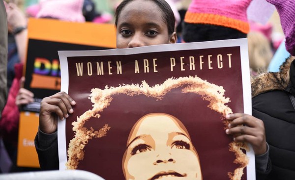 Manifestante na Marcha das Mulheres, em janeiro. 