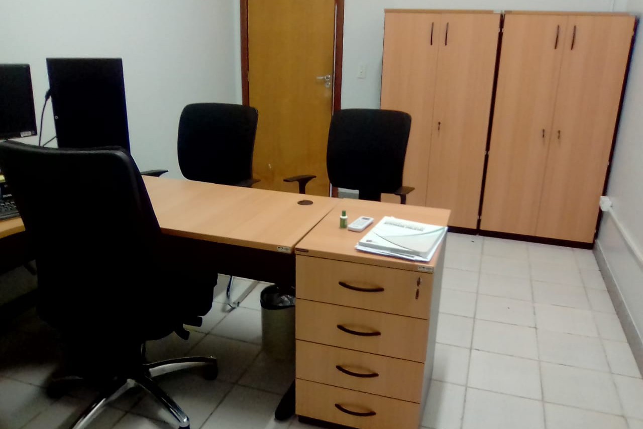 Mais um registro de gabinete que teve todo o mobiliário trocado