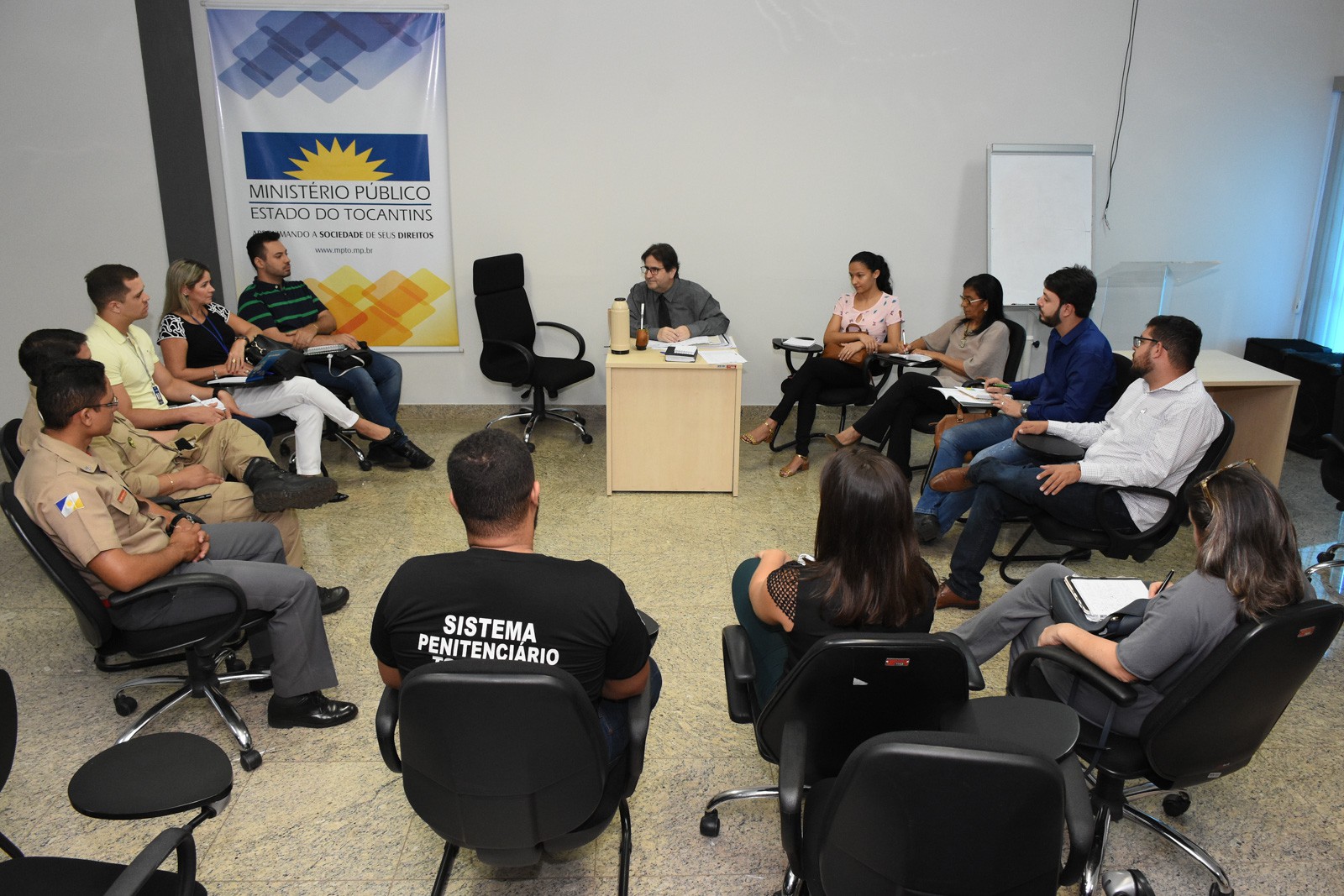 Reunião ocorreu na sede do MPE (Foto: Ronaldo Mitt)