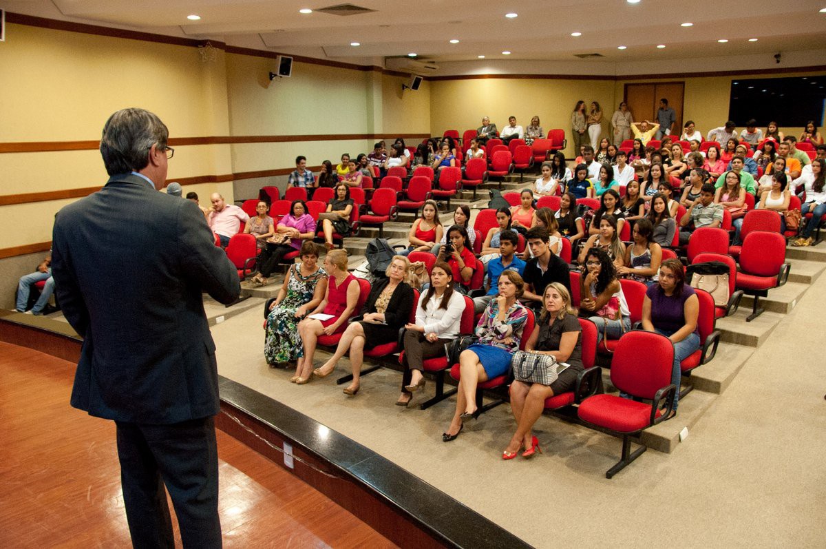 Promotor padrinho fala aos presentes