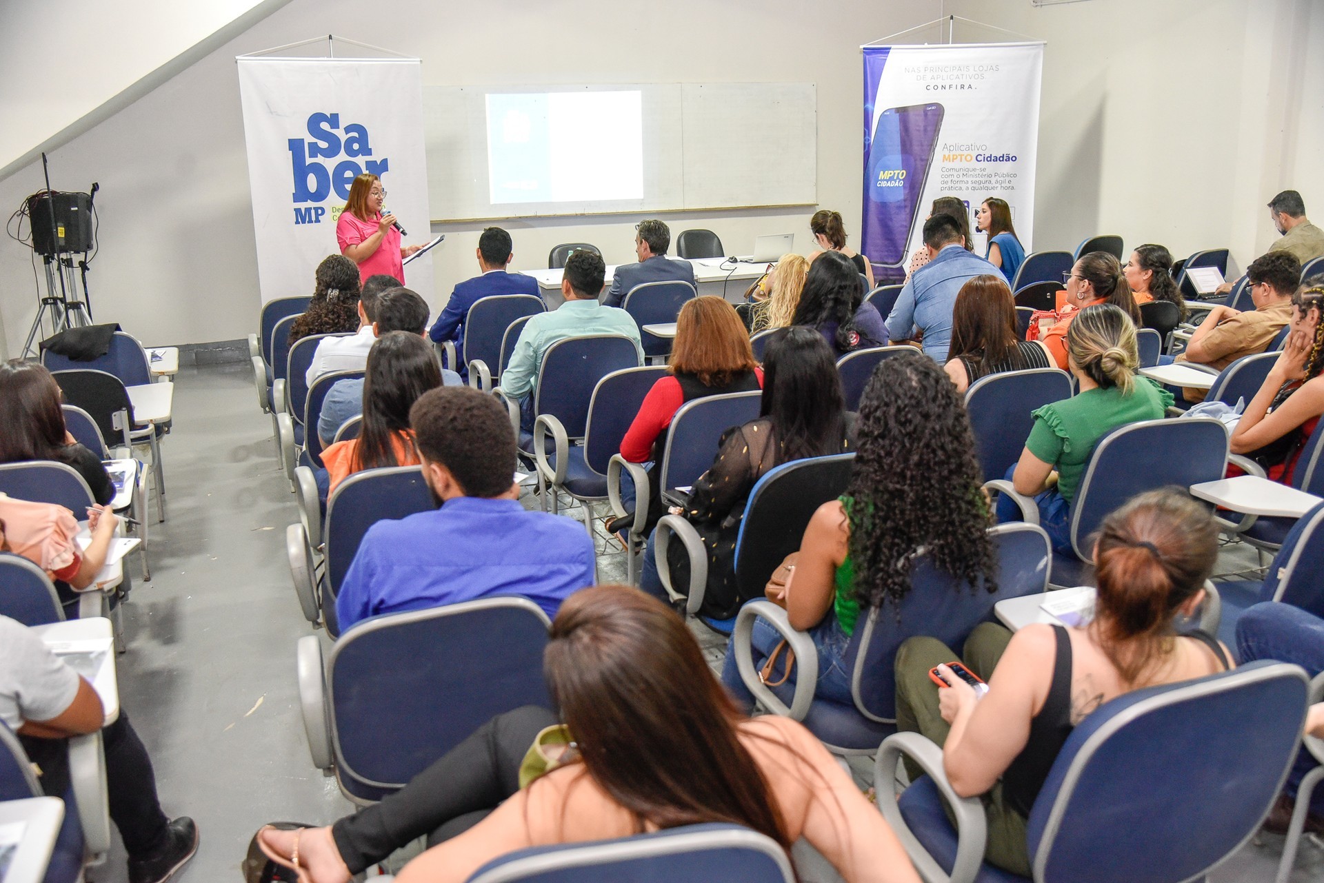 Coordenadora de Pesquisa e Extensão do Cesaf/ESMP, Seila Alves Pugas, desejou boas vindas aos estudantes