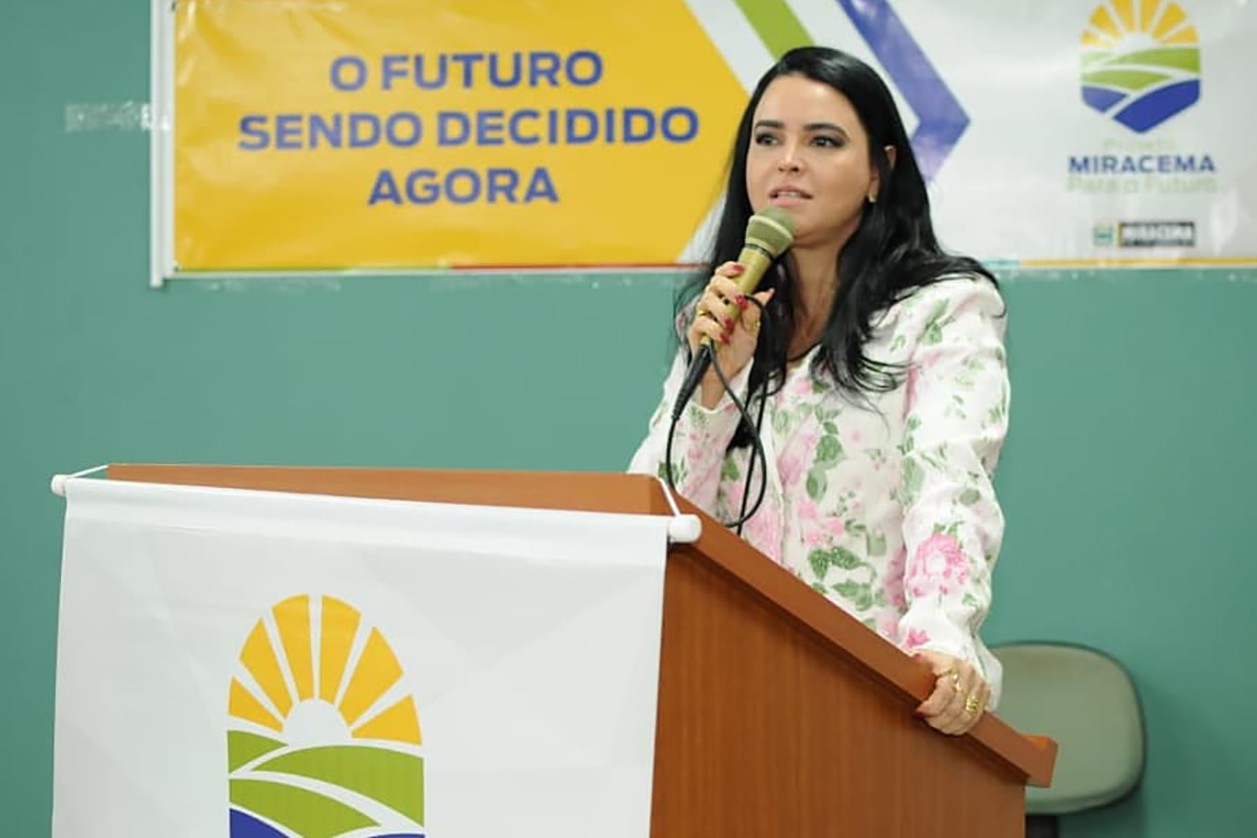 A promotora de Justiça Sterlane de Castro Ferreira, participa das oficinas do Projeto Miracema para o Futuro.
