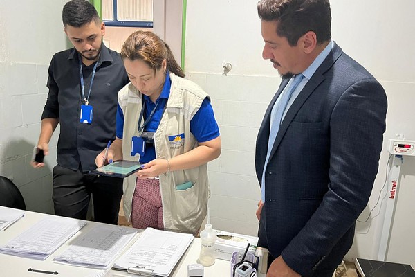 Momento de vistoria, que teve à frente o promotor de Justiça André Henrique de Oliveira Leite