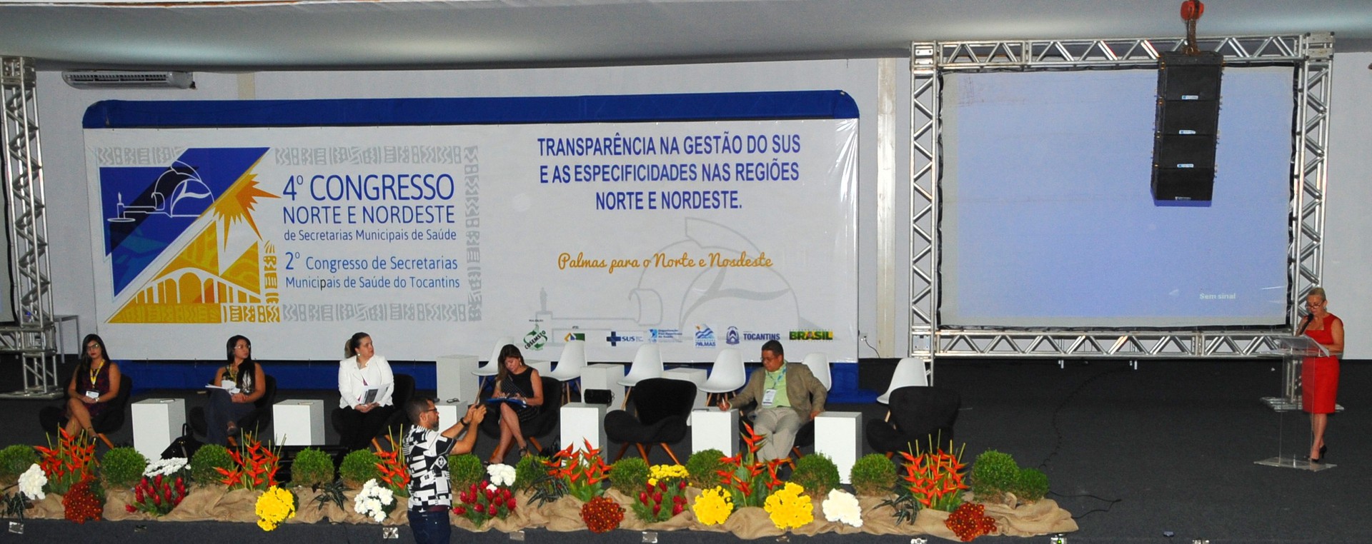 A mesa redonda reuniu representantes de diversos órgãos.