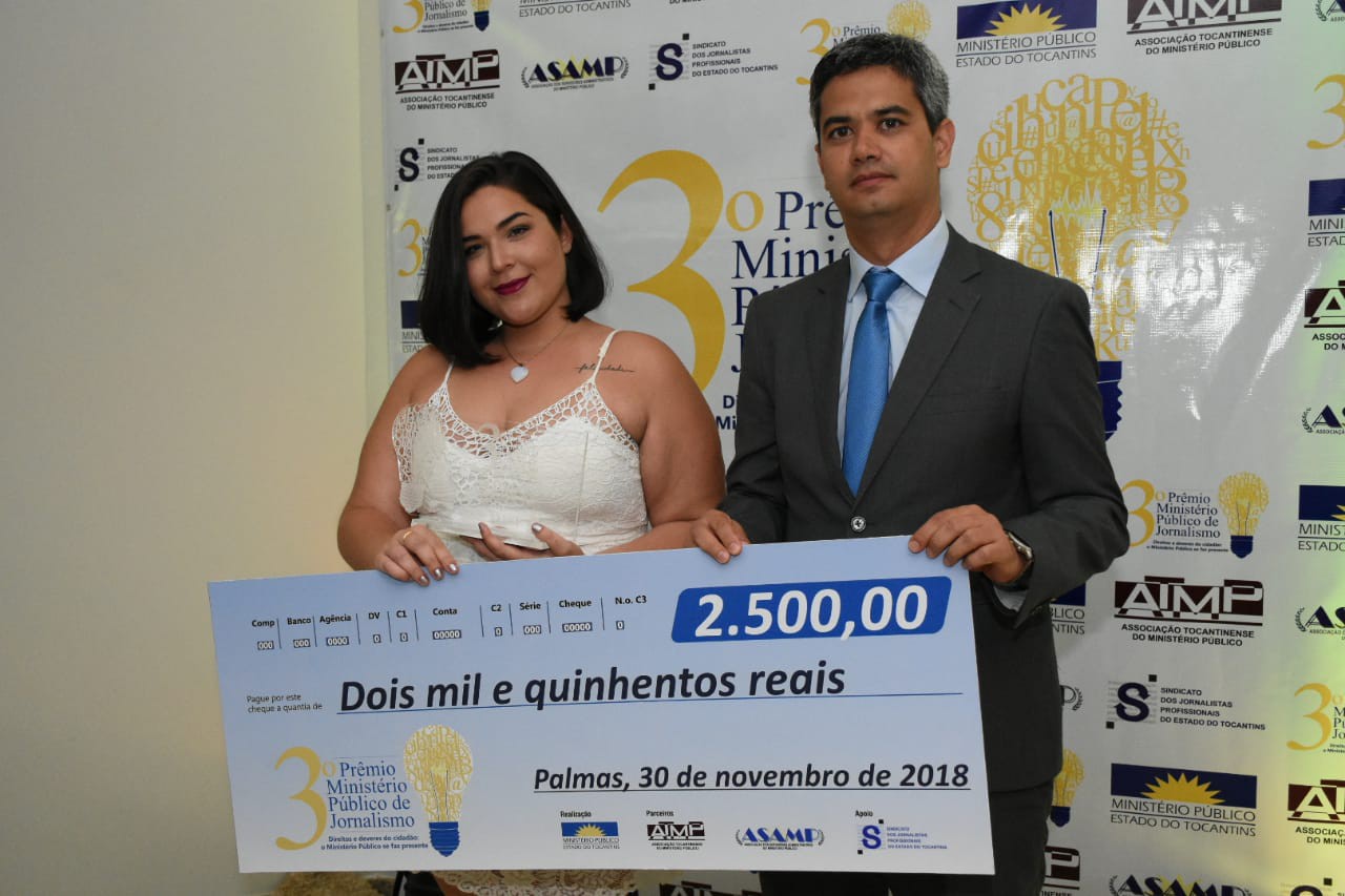  Anada Portilho - 1º Lugar na categoria radiojornalismo