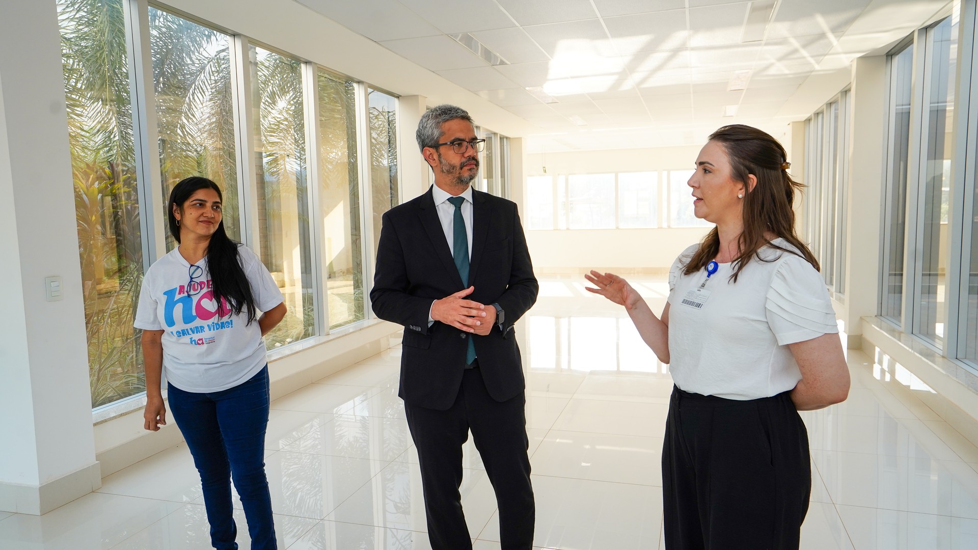Equipe do Hospital de Amor explicou etapas do atendimento oncológico ao subprocurador-geral de Justiça, Luciano Casaroti