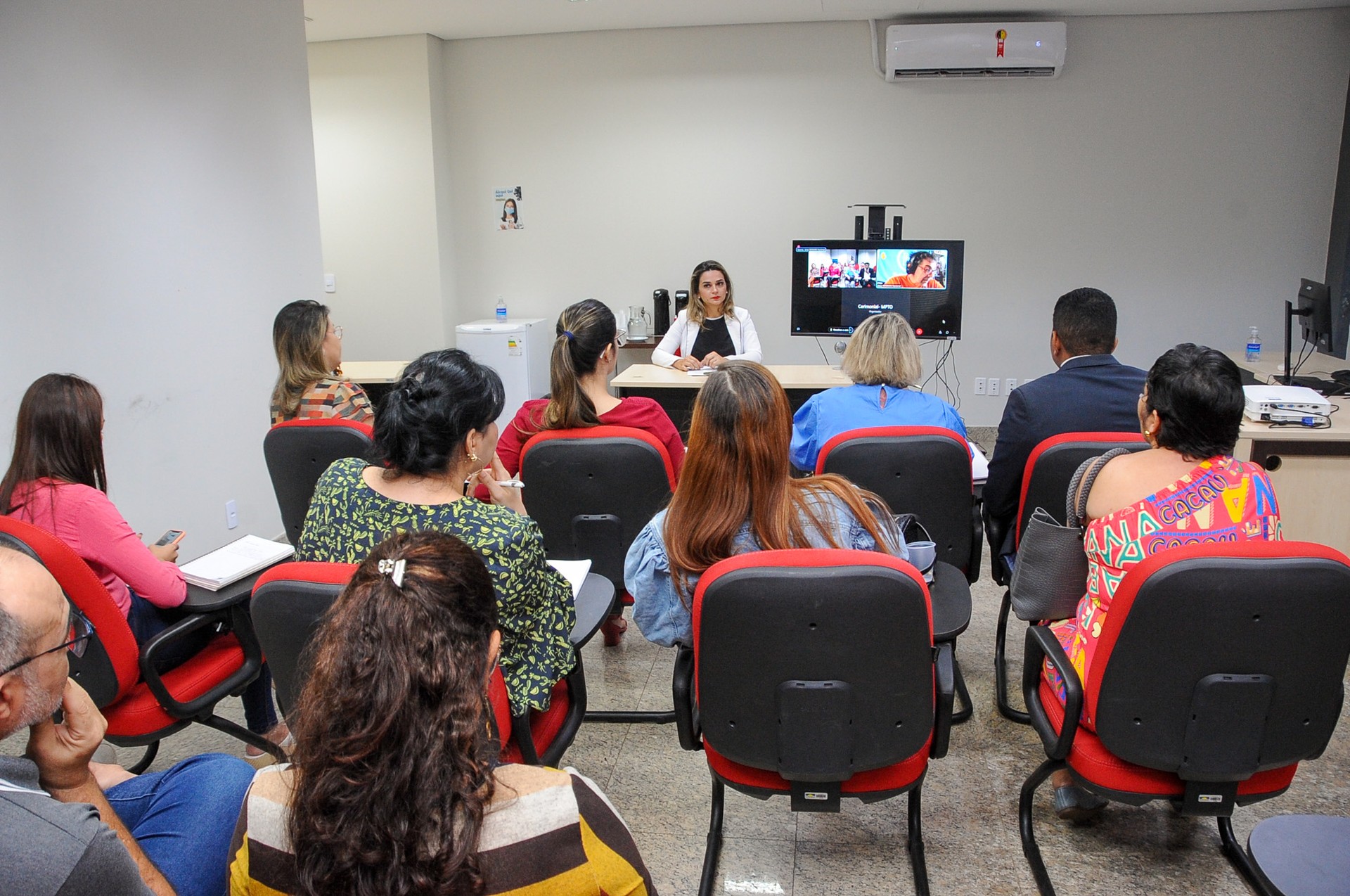 Audiência reuniu a promotora de Justiça Araína Cesárea e representantes da saúde do Estado e do município de Palmas