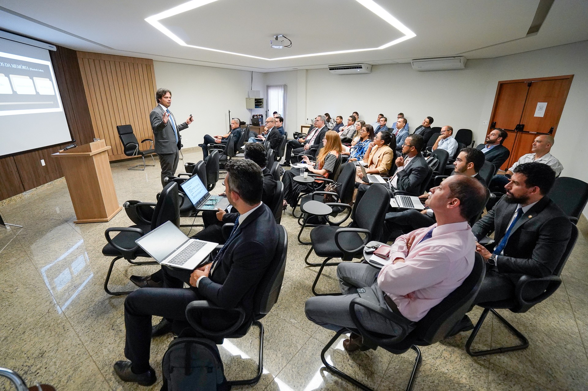 Simpósio reuniu dezenas de promotores de justiça do MPTo com atuação na área