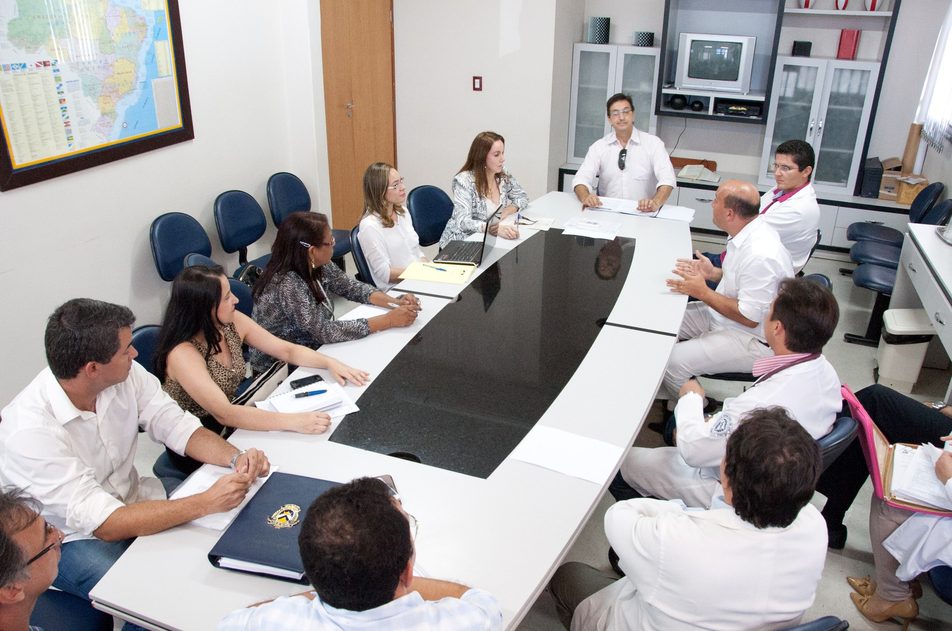 Equipe médica e Promotora de Justiça no HGP