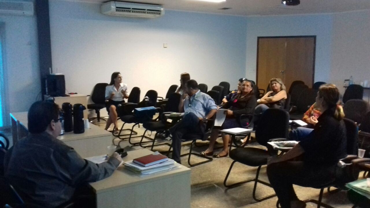 Membros do conselho reunidos no MPE