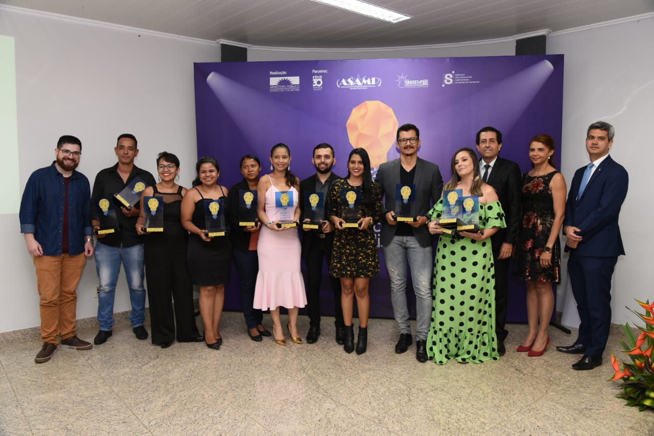 Com troféus, os profissionais premiados