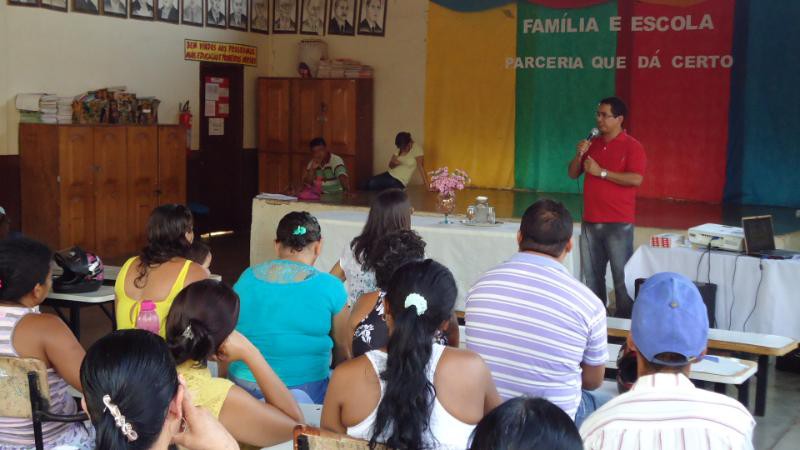 Palestra foi realizada durante reunião de pais